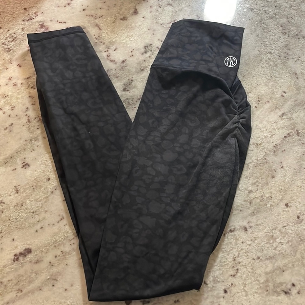 TYC leopard scrunch leggings